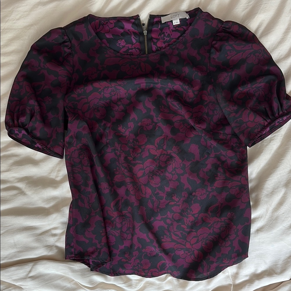 LOFT Women's Black and Purple Floral Blouse